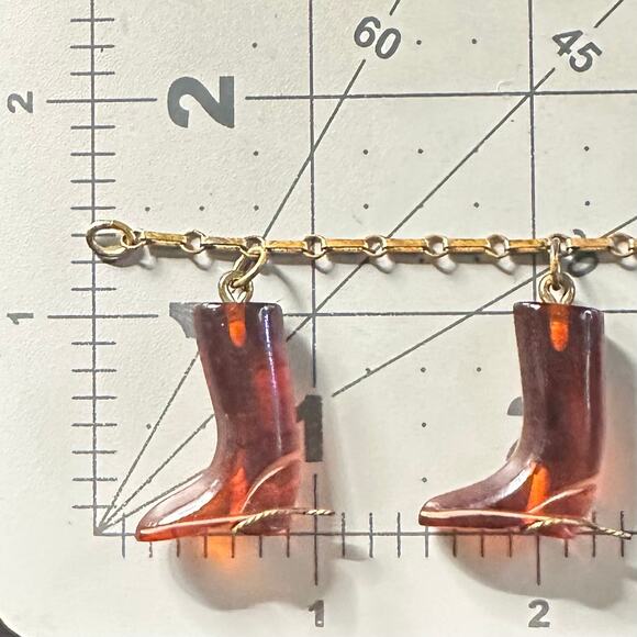 Antique 1930s 1940s gold tone brass chain amber Bakelite boot charms bracelet - Picture 8 of 8